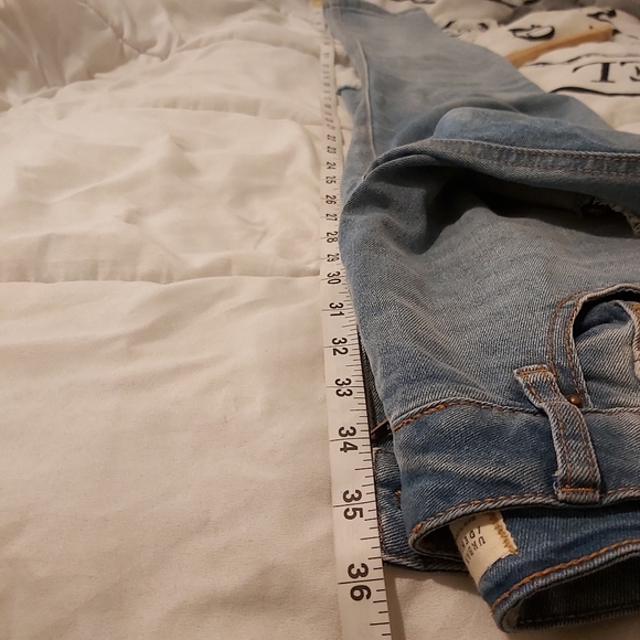 4/$25 Urban Heritage distressed, washed blue jeans - Picture 14 of 15